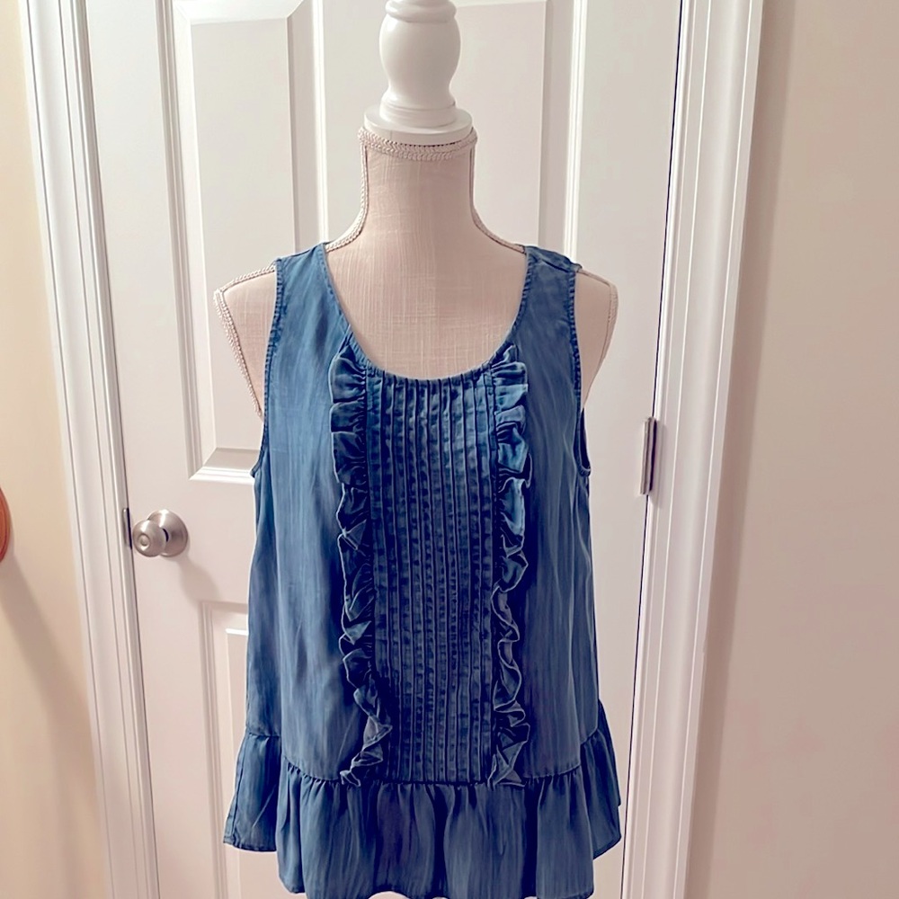 Crown and Ivy sleeveless top